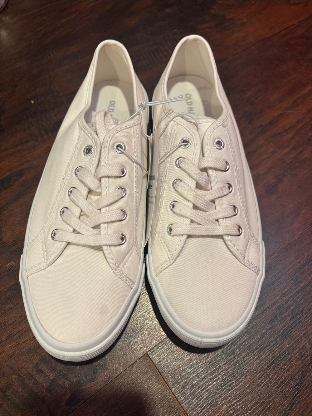 Old Navy Womens NWT  Canvas Lace-Up Sneakers